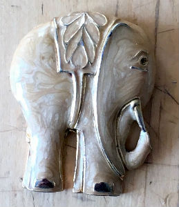 Bijoux · Broches EN Divers Matieres