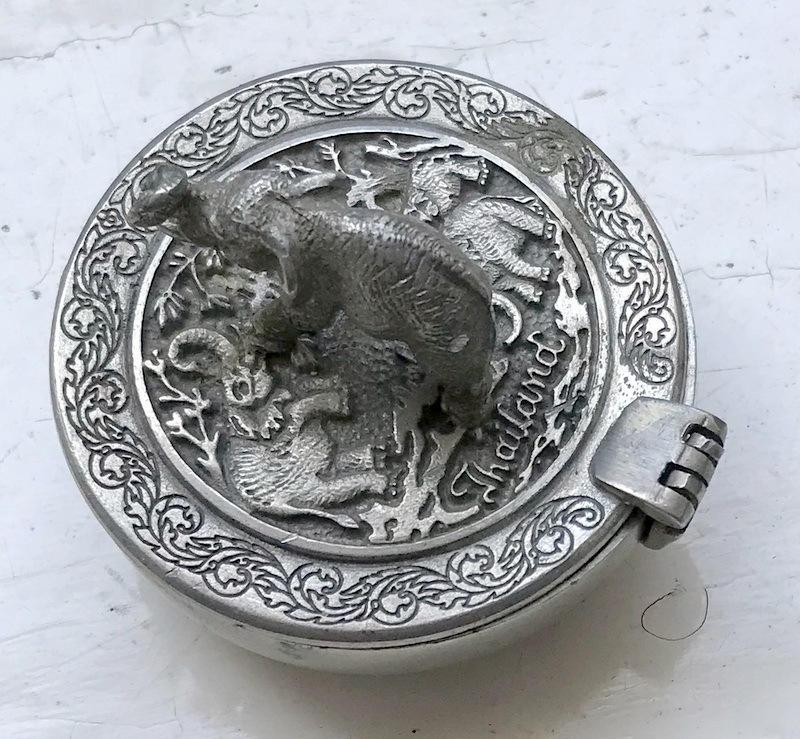 Coin fumeur · Metal