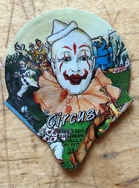 Opercules de crème · Les opercules rondes sont réservées à la restauration, les opercules à attaches pour le commerce