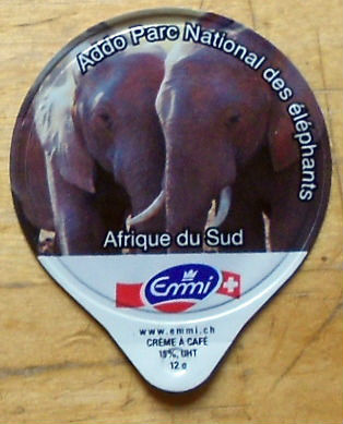 Opercules de crème · Les opercules rondes sont réservées à la restauration, les opercules à attaches pour le commerce